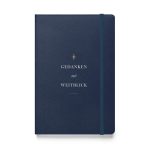Marineblaues Hardcover-Notizbuch „Gedanken mit Weitblick“ mit elfenbeinfarbener Typografie und goldfarbenem Kompassornament, Vorderansicht.
