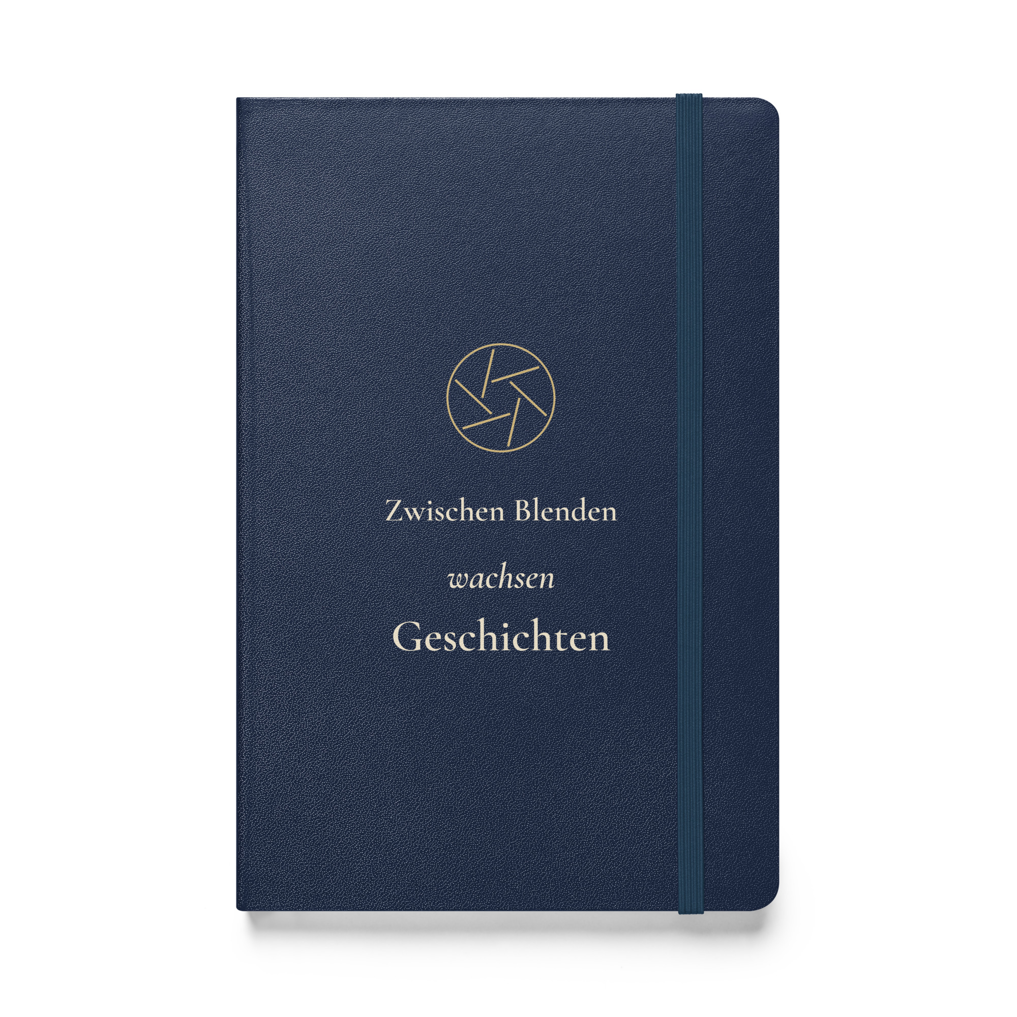 Zwischen Blenden wachsen Geschichten – Navy Vorderansicht Notizbuch für Fotografen in Navy mit cremefarbener Schrift und goldenem Blendenmotiv – Vorderansicht