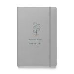 Silbernes botanisches Notizbuch „Wurzel für Wurzel, Zeile für Zeile“, schräge Ansicht