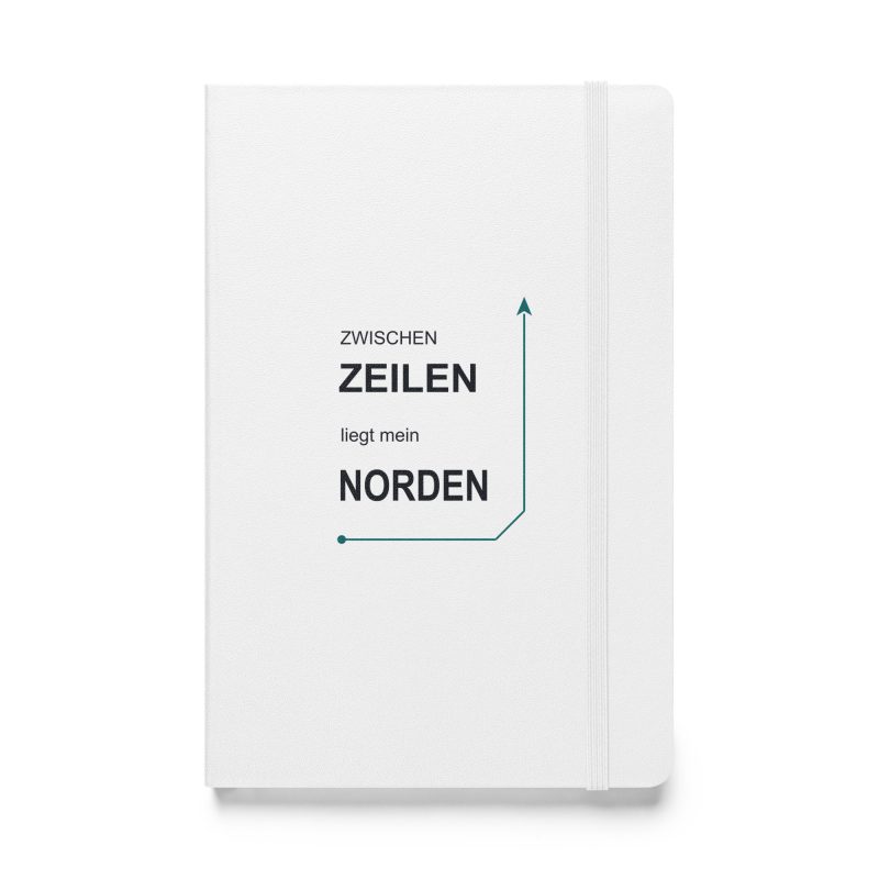 Weißes Hardcover-Notizbuch „Zwischen Zeilen liegt mein Norden“ mit schwarzer Schrift und petrolfarbener Navigationslinie, Vorderansicht.