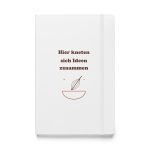 Weißes Hardcover-Notizbuch „Hier kneten sich Ideen zusammen“ mit brauner Schrift und Rührschüssel